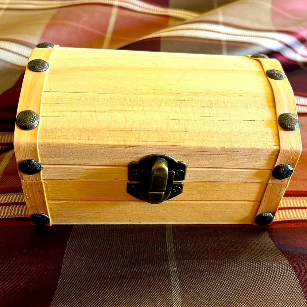 New handcrafted wooden wine cork bottle stopper in treasure box artisan made
